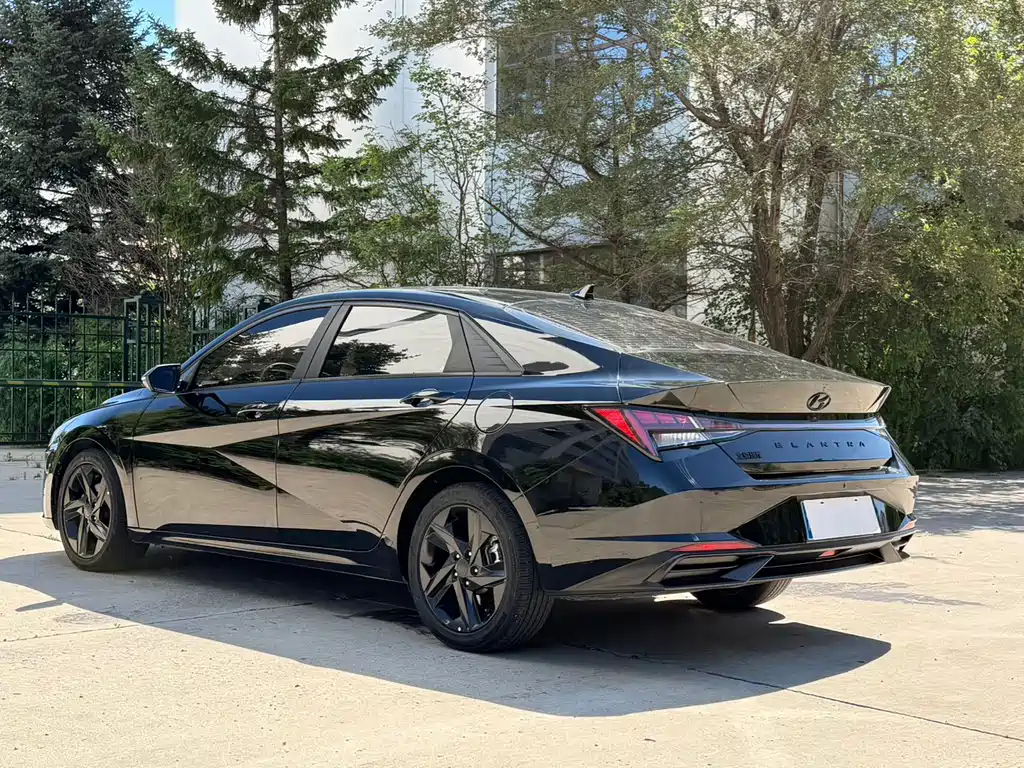 Hyundai Elantra 2022