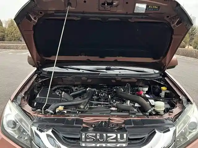 Isuzu MU-X 2016 — фото 11