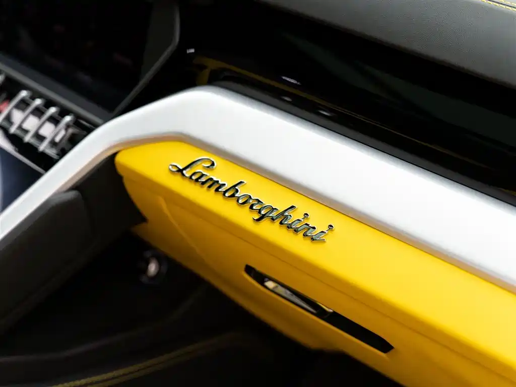 Lamborghini Urus 2019 — фото 18