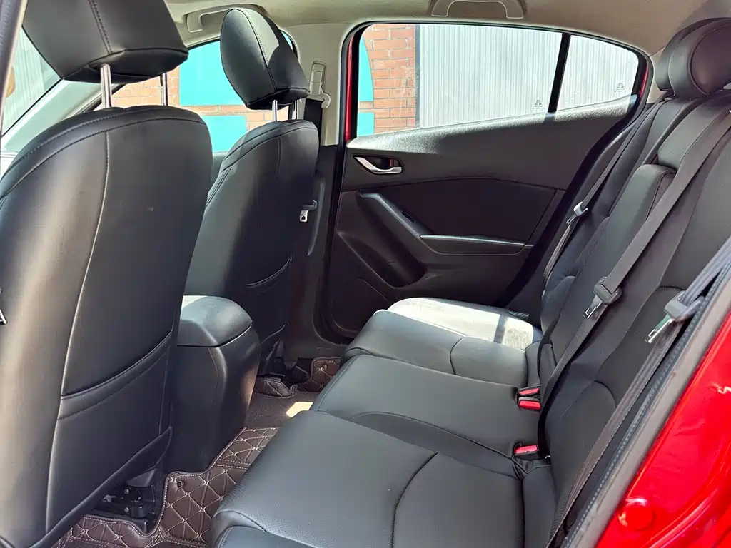 Mazda 3 Axela 2015