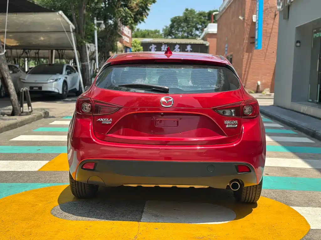 Mazda 3 Axela 2015