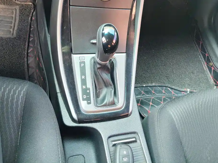 Hyundai Elantra Langdong 2015 — фото 16