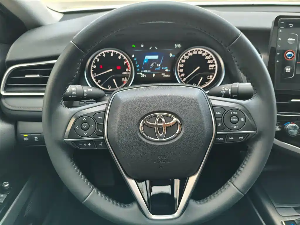 Toyota Camry 2023 — фото 10