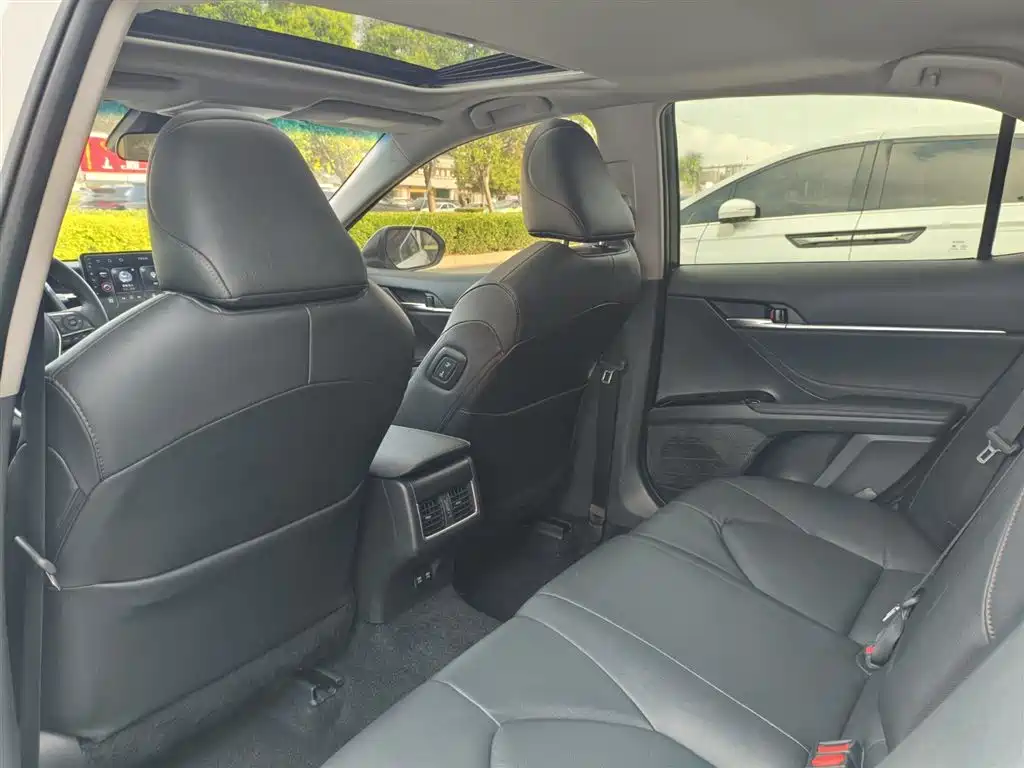 Toyota Camry 2023 — фото 15