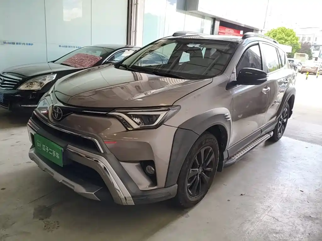 Toyota RAV4 2019 — фото 1