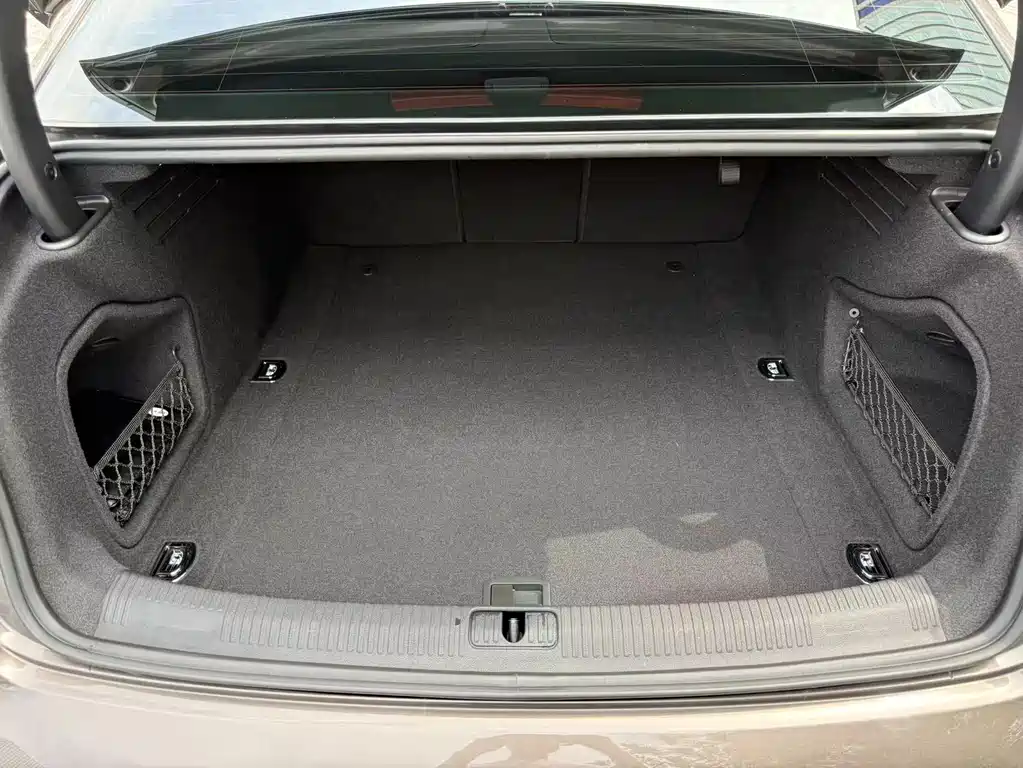Audi A4L 2017 — фото 16