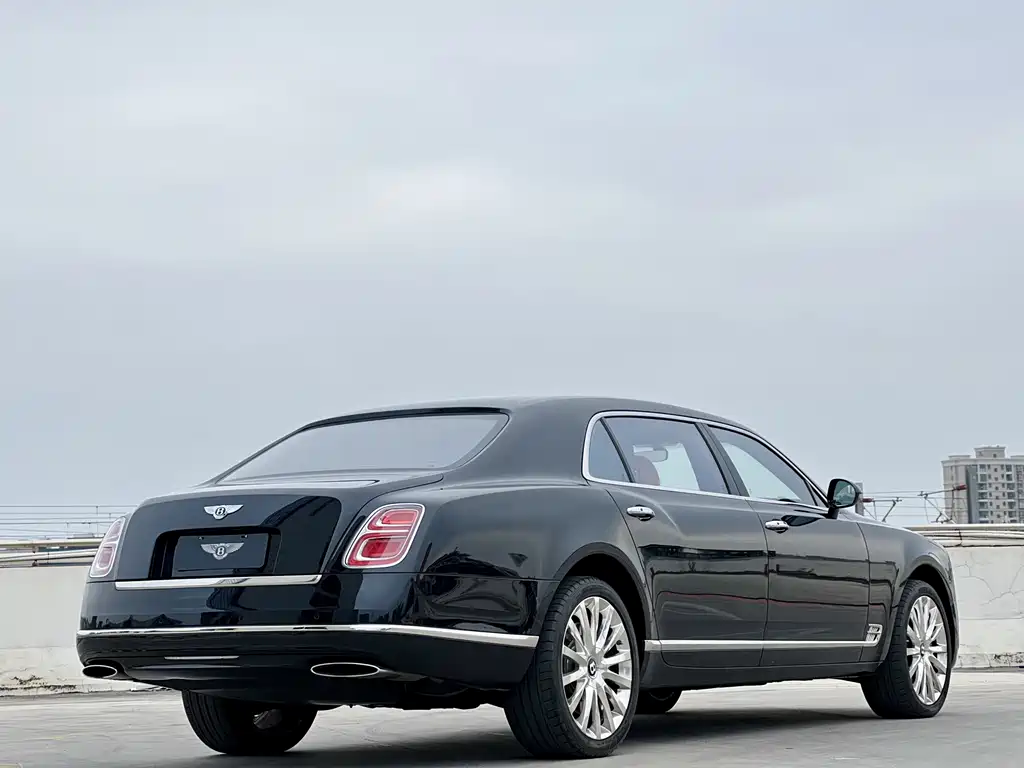 Bentley Mulsanne 2017 — фото 12