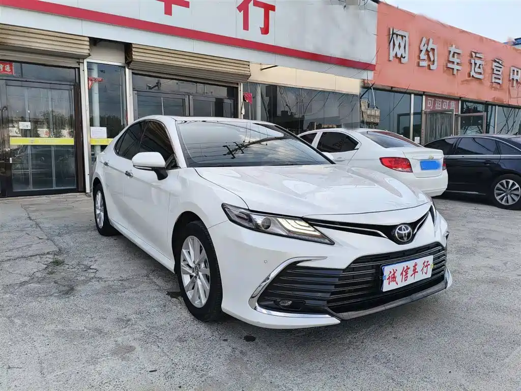 Toyota Camry 2023 — фото 3