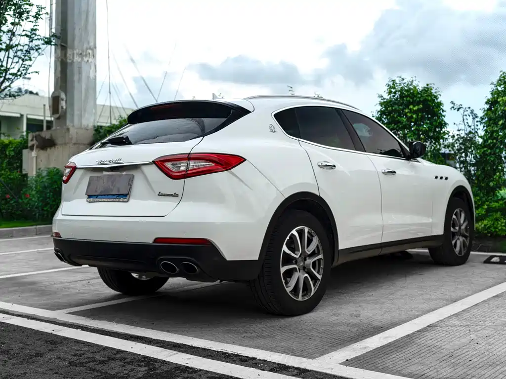 Maserati Levante 2016 — фото 12