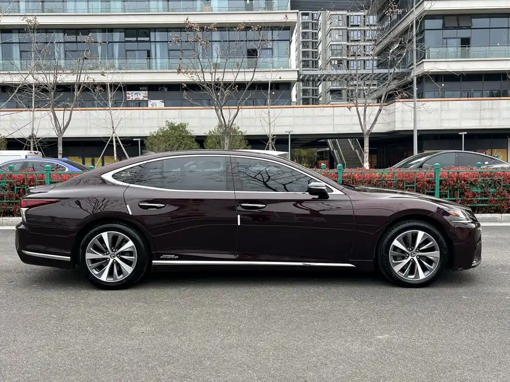 Lexus LS 2020 — фото 16