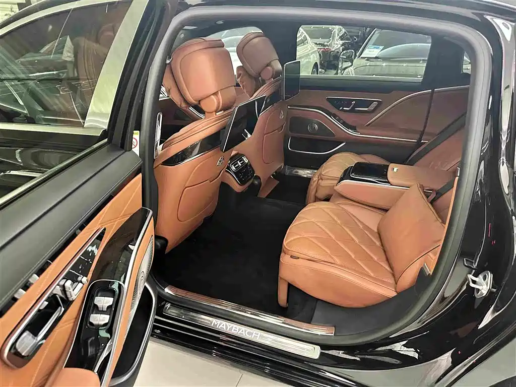 Mercedes-Benz Maybach S-Class 2023 — фото 12