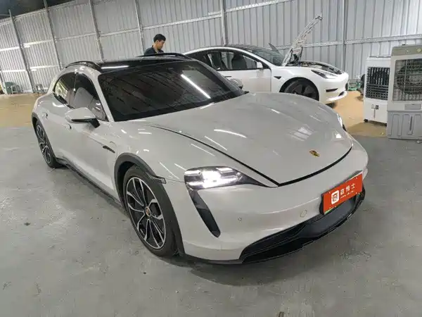 Porsche Taycan 2023
