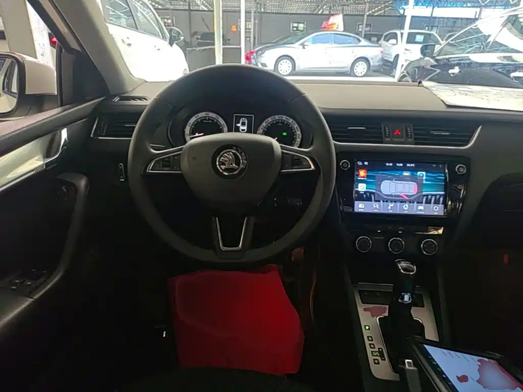 Skoda Octavia 2019 — фото 11