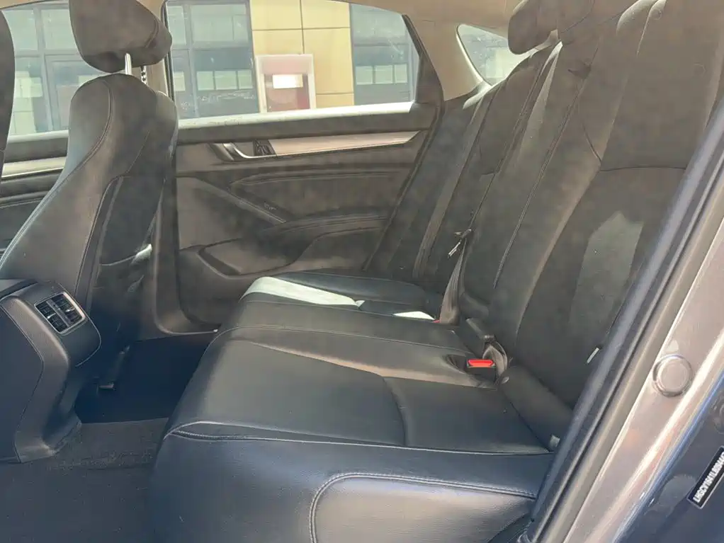Honda Accord 2018 — фото 19