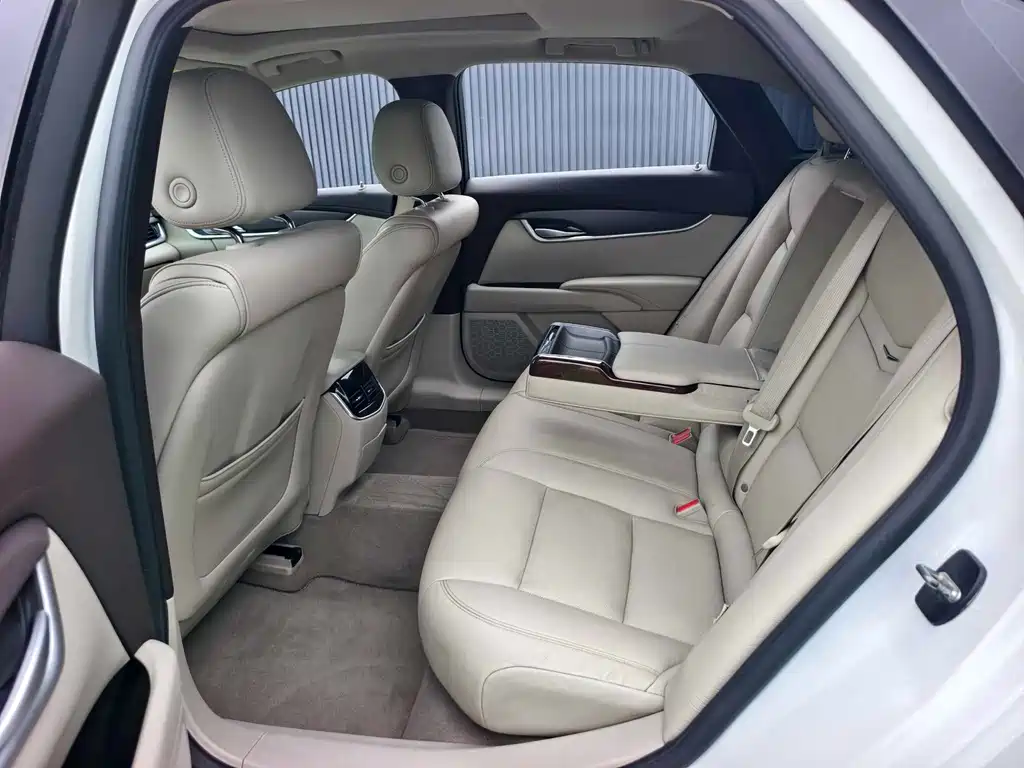 Cadillac XTS 2015 — фото 11