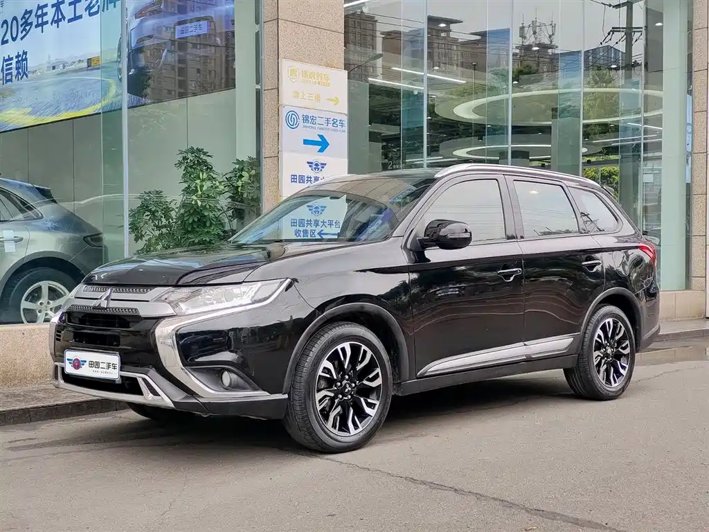Mitsubishi Outlander 2020 — фото 1