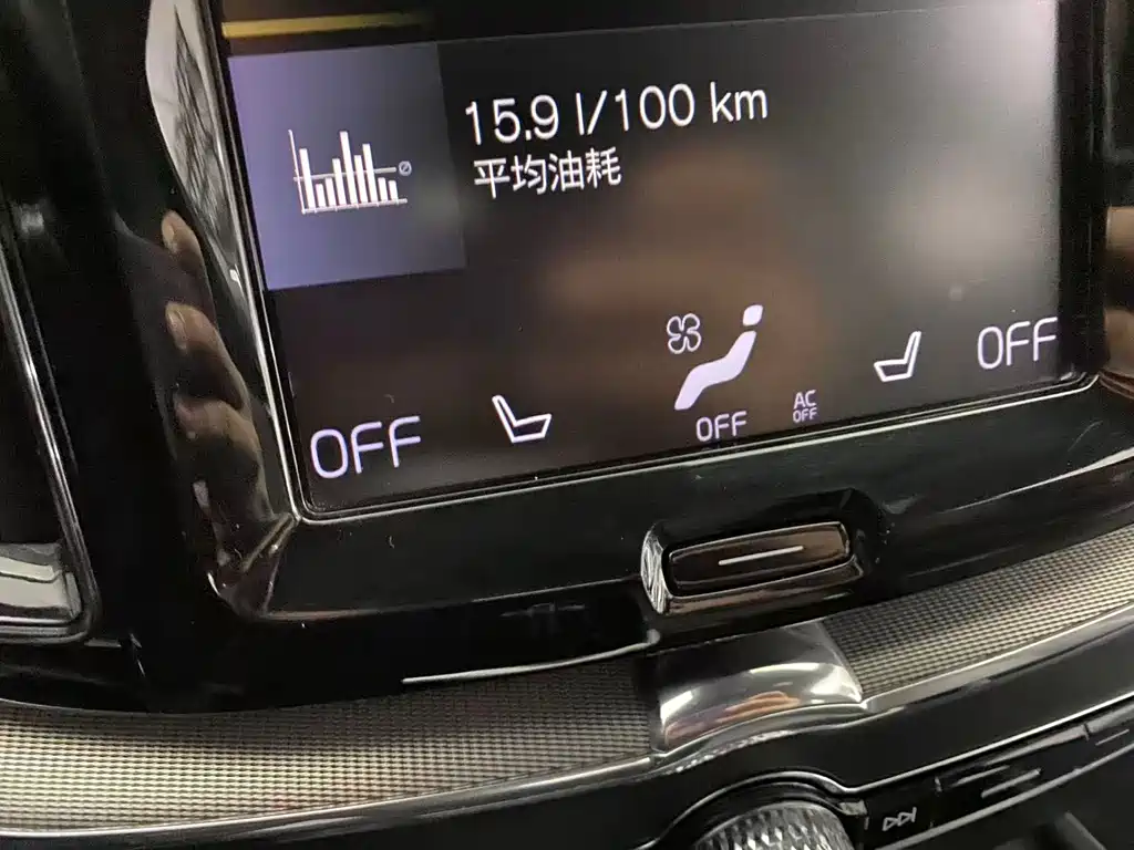 Volvo XC60 PHEV 2021 — фото 18