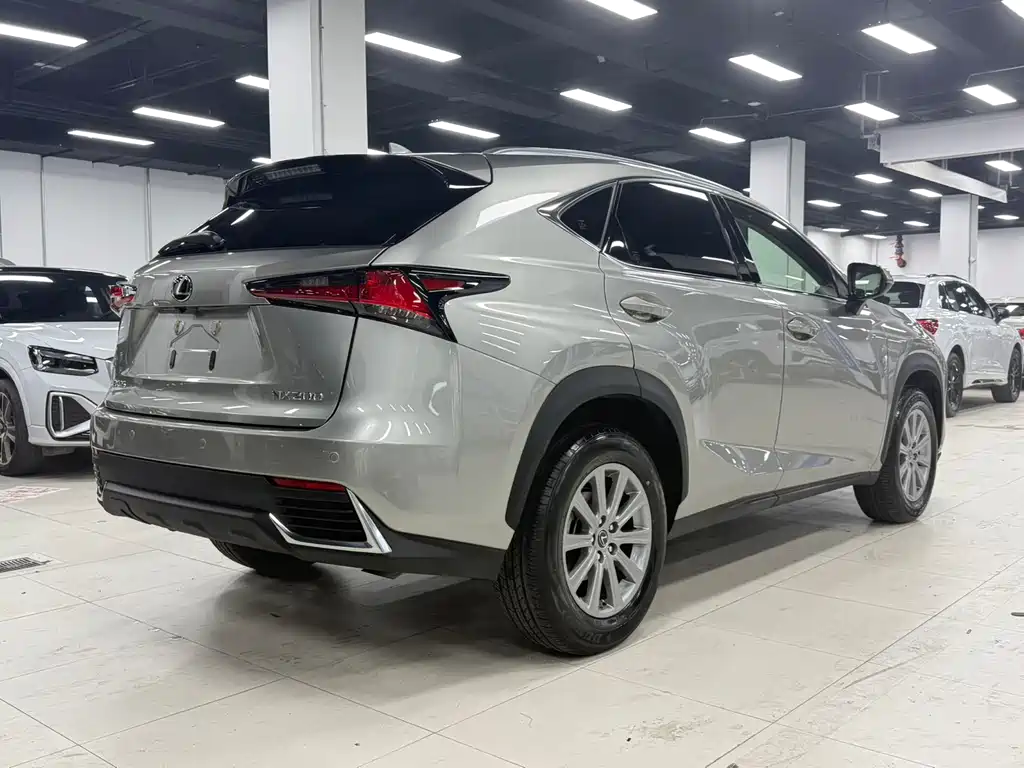 Lexus NX 2021