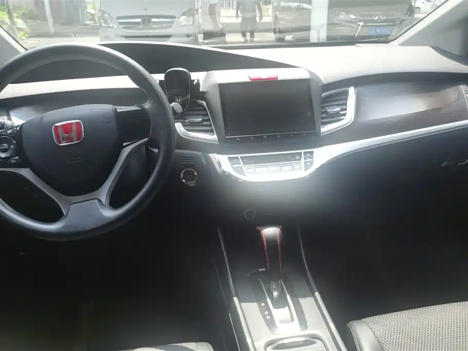 Honda Jade 2016 — фото 12