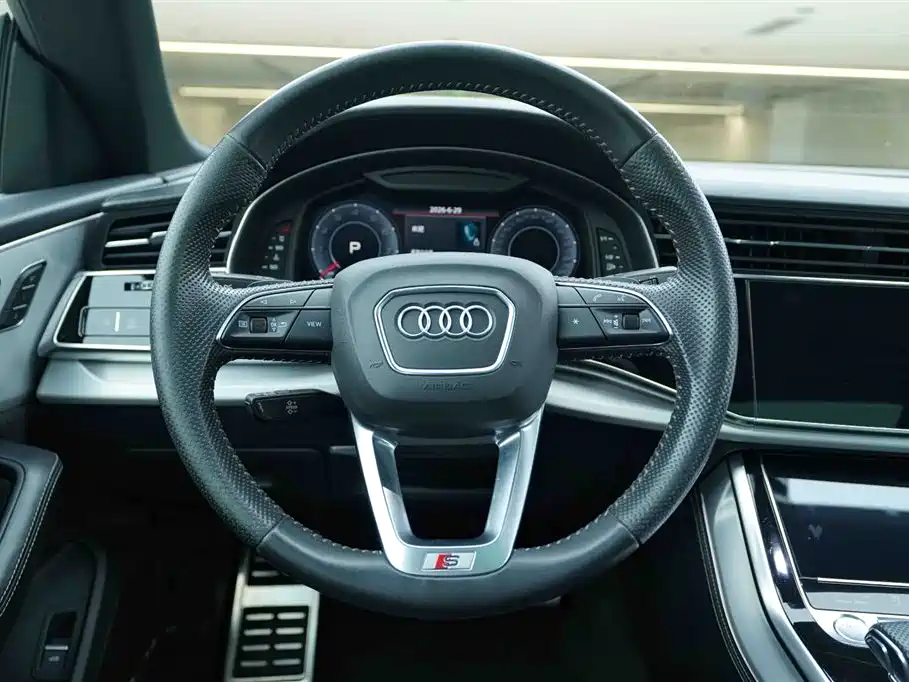 Audi Q8 2020 — фото 18