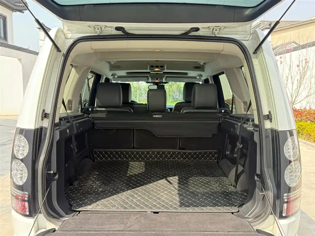Land Rover Discovery 2015 — фото 36