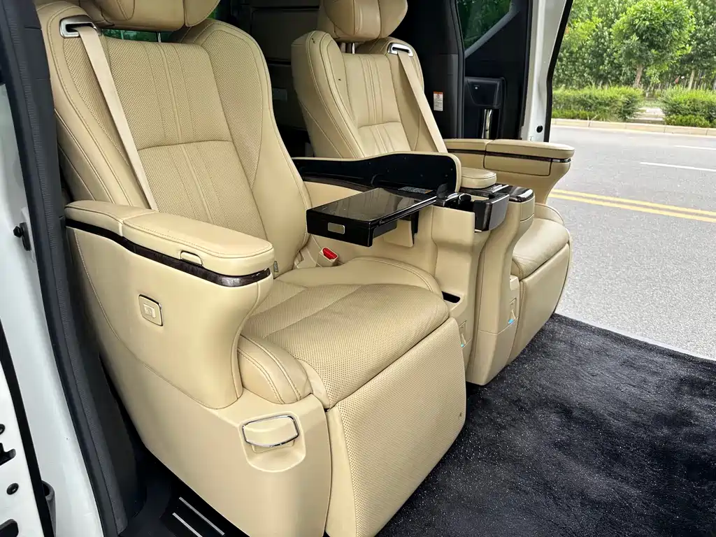 Toyota Alphard 2020 — фото 26