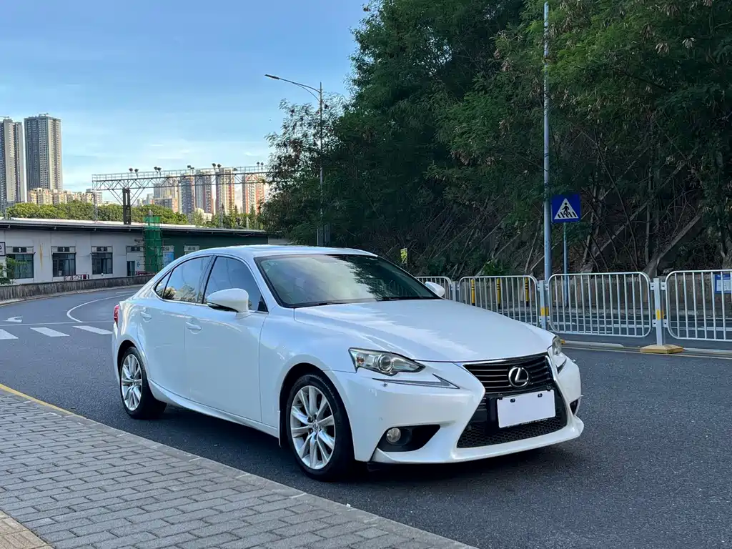 Lexus IS 2013