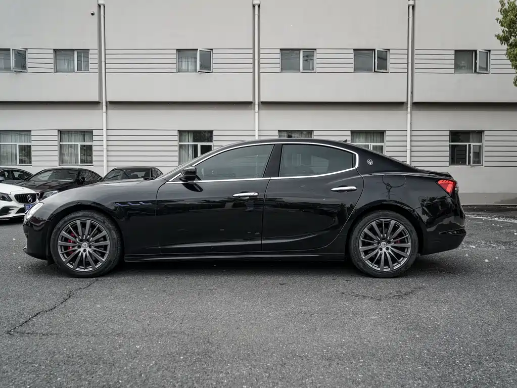 Maserati Ghibli 2021 — фото 4