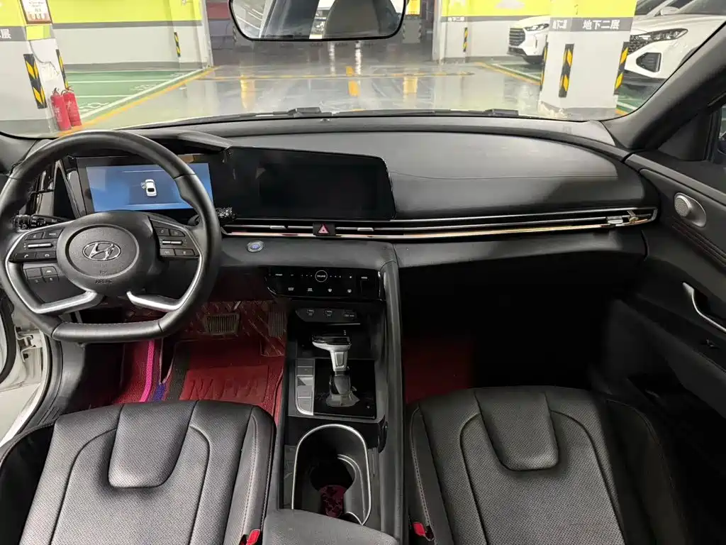 Hyundai Elantra 2023 — фото 12