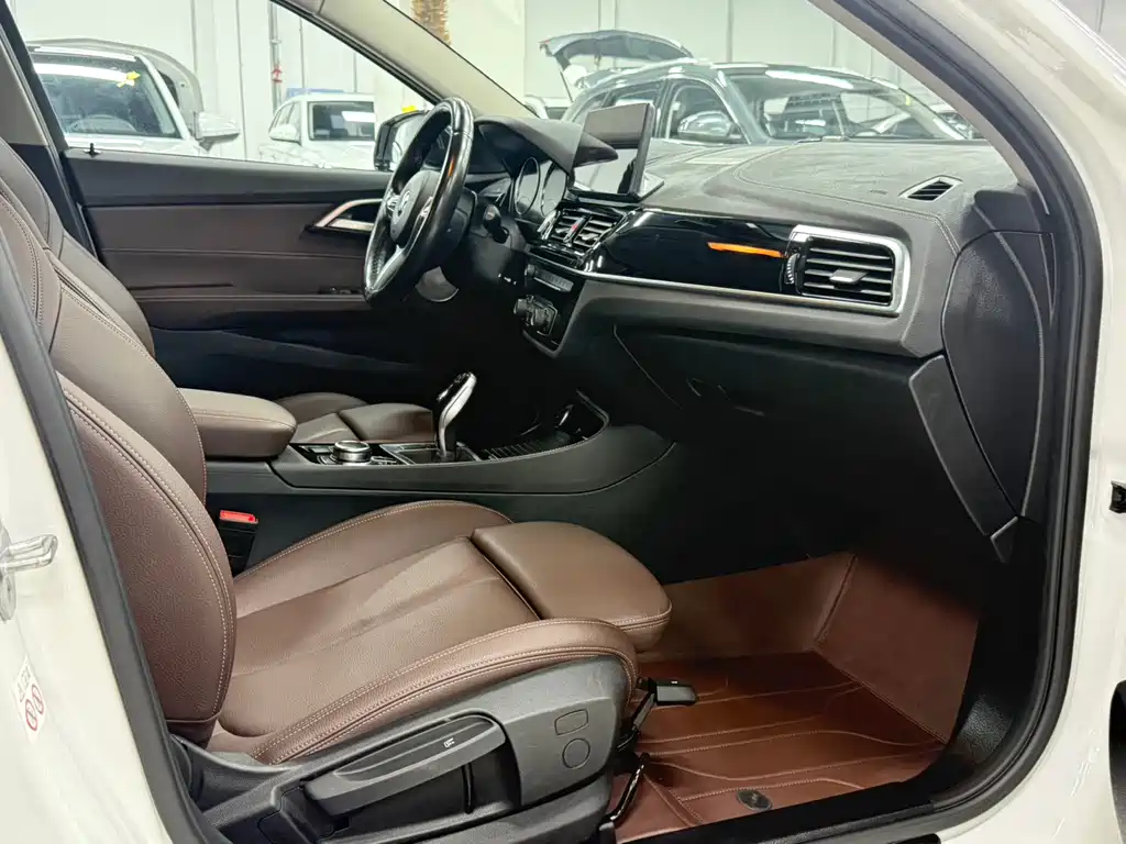 BMW 1 Series 2022 — фото 19