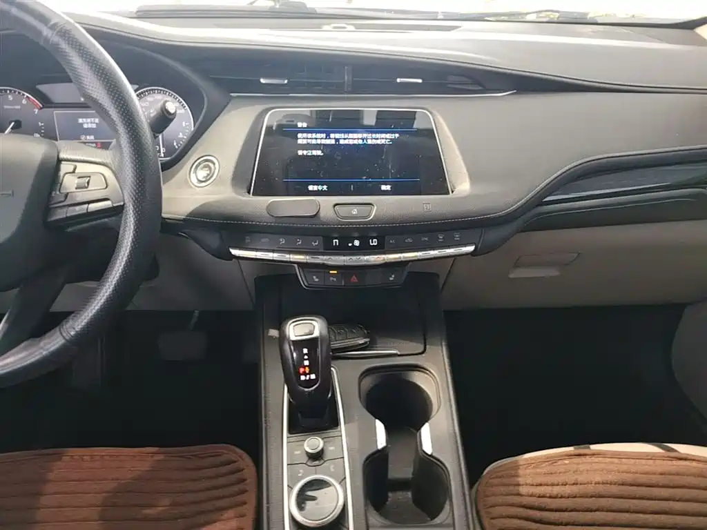 Cadillac XT4 2019 — фото 13