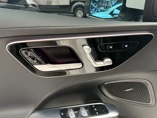 Mercedes-Benz C-Class 2025