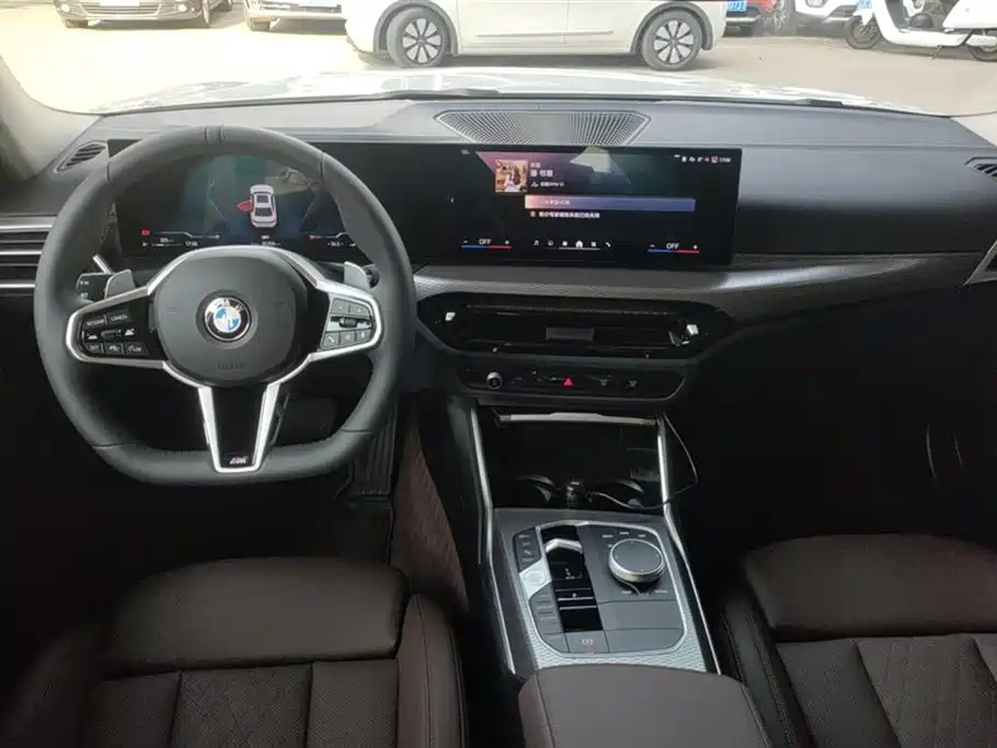 BMW 3 Series 2025 — фото 12