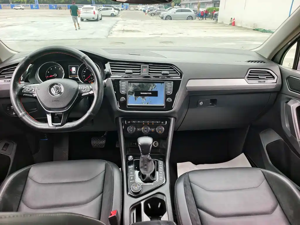 Volkswagen Tiguan L 2017 — фото 12