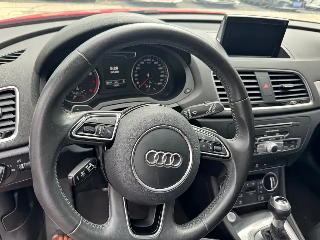 Audi Q3 2018 — фото 11