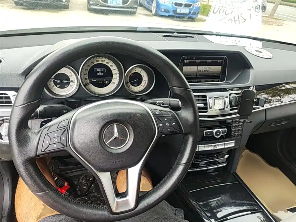 Mercedes-Benz E-Class 2014 — фото 11