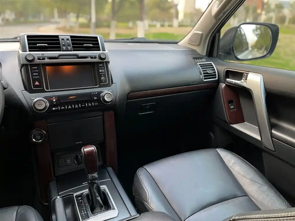 Toyota Prado 2016 — фото 18