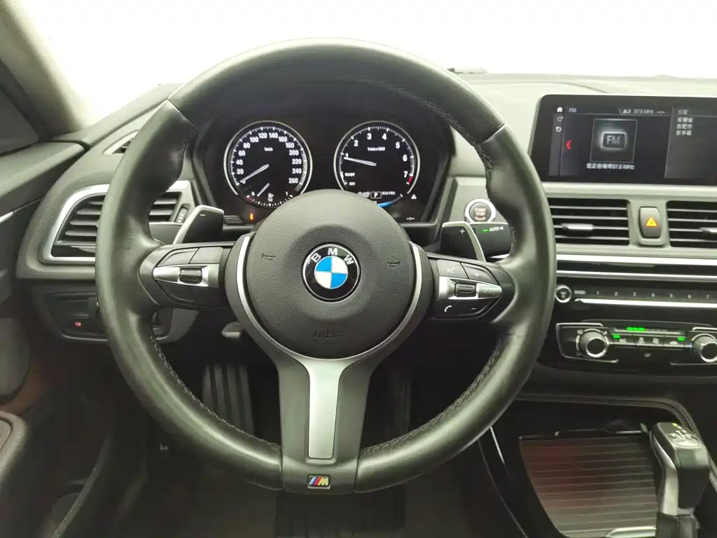 BMW 1 Series 2019 — фото 11