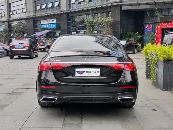 Mercedes-Benz E-Class 2025