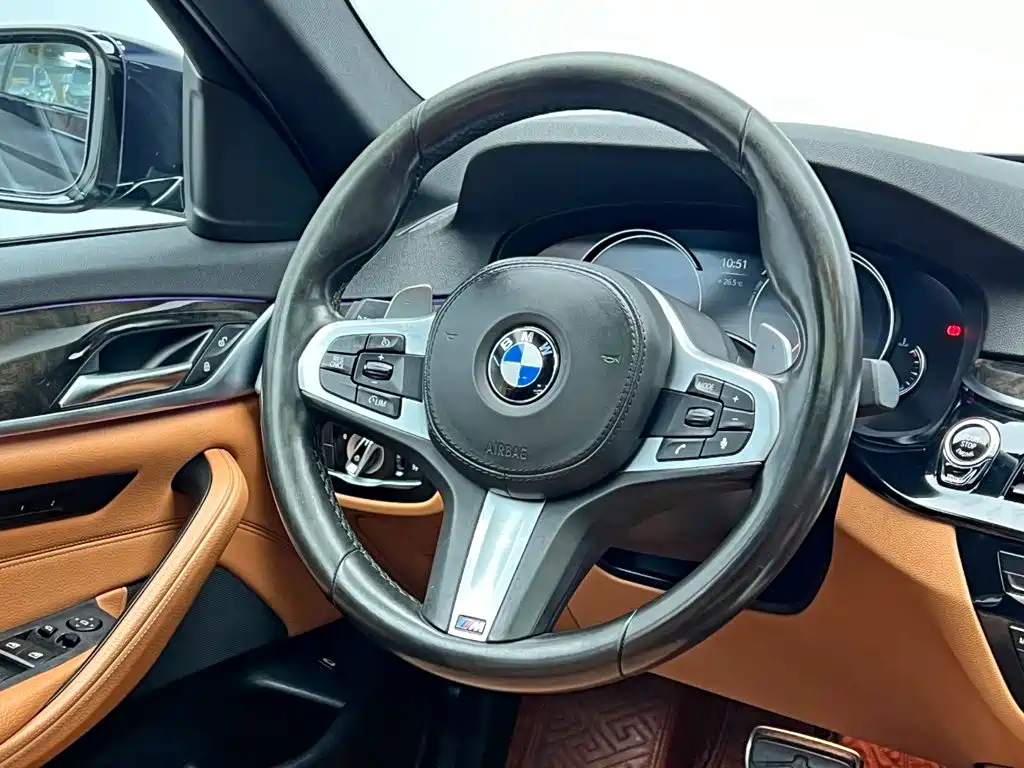 BMW 5 Series 2017 — фото 20