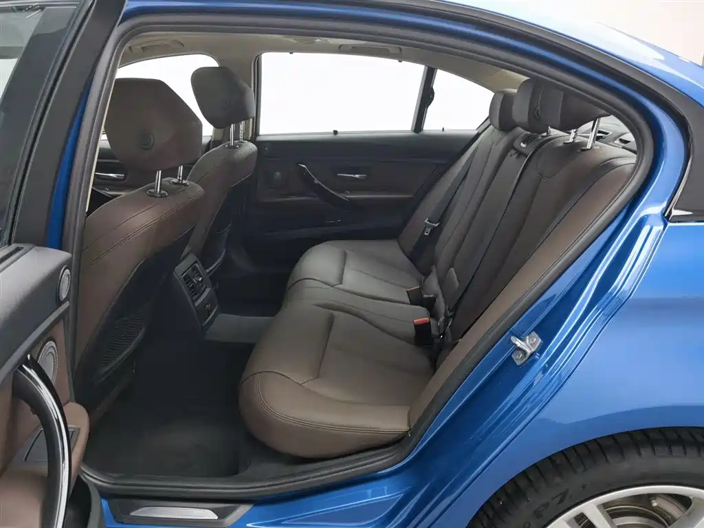 BMW 3 Series 2019 — фото 15