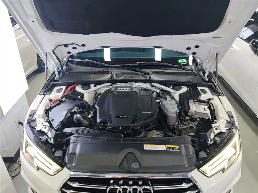 Audi A4L 2019 — фото 20