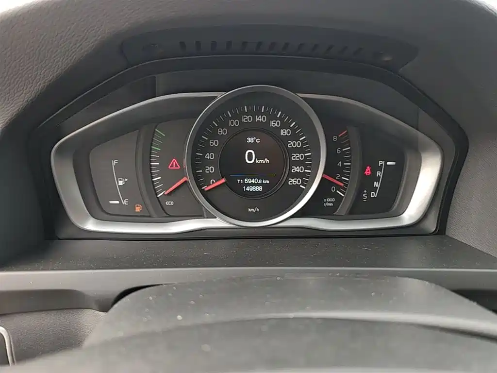 Volvo S60 2017 — фото 12