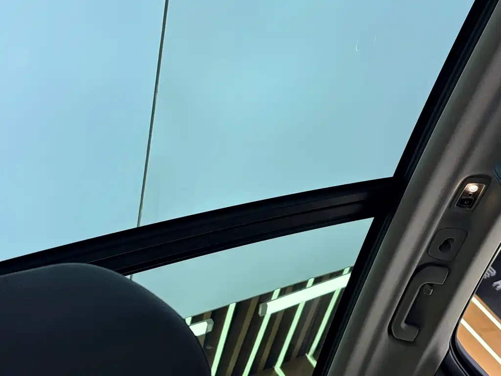 Volvo XC60 2018 — фото 15