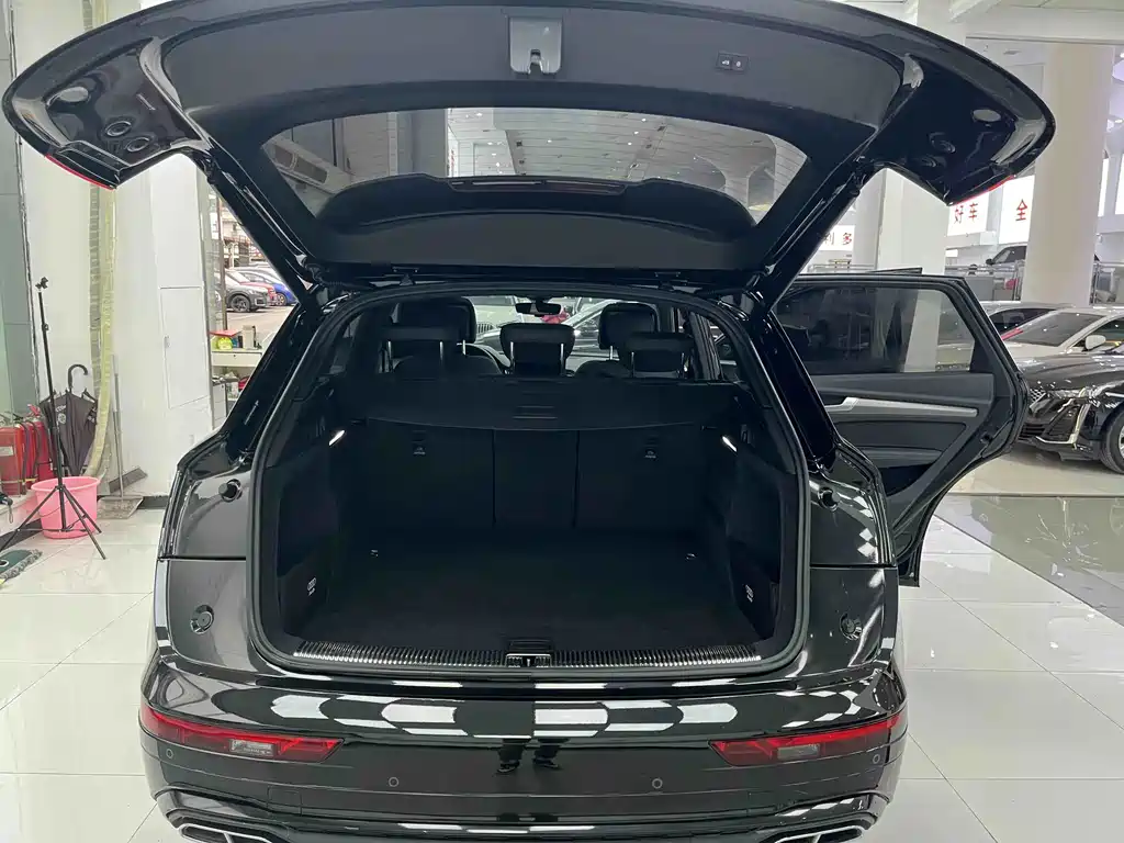 Audi Q5L 2023 — фото 18