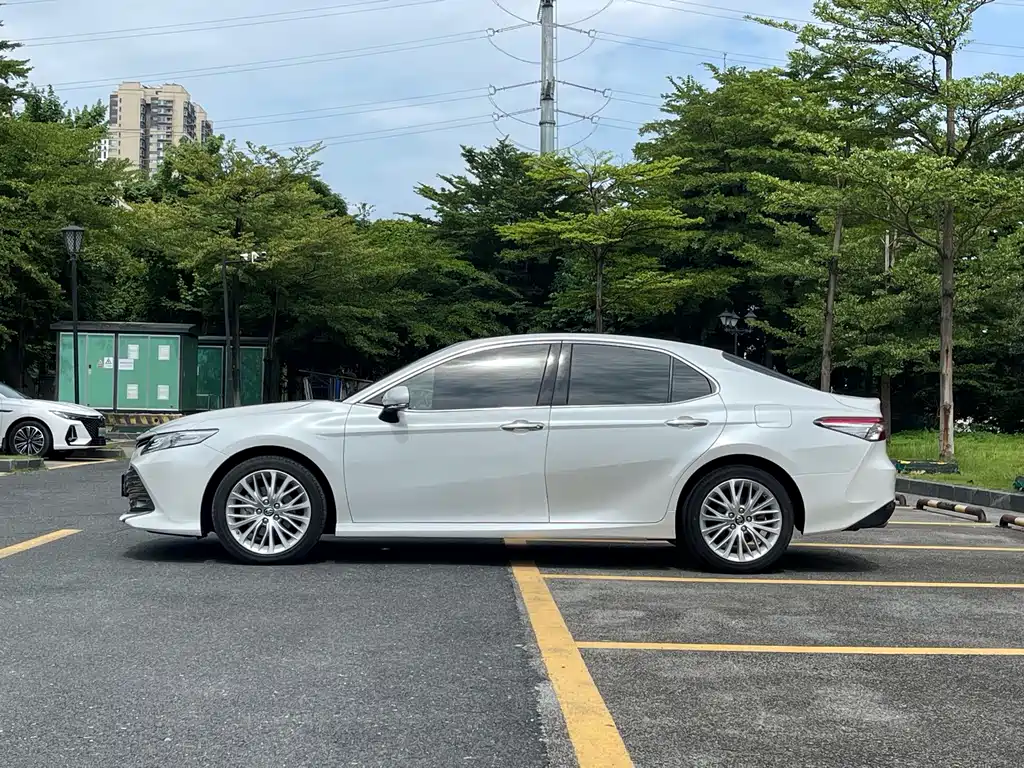 Toyota Camry 2021 — фото 7