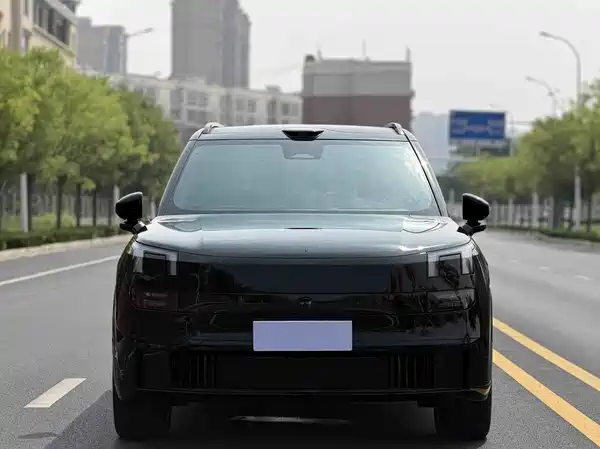 Lynk & Co 900 2025