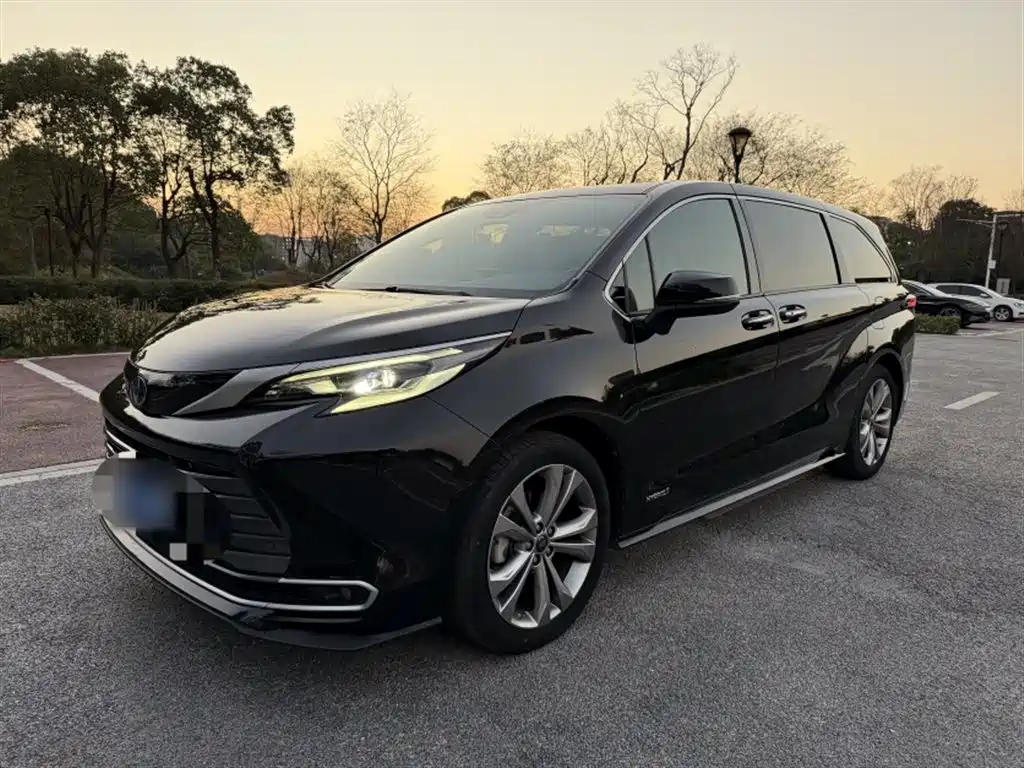 Toyota Sienna 2023 — фото 2
