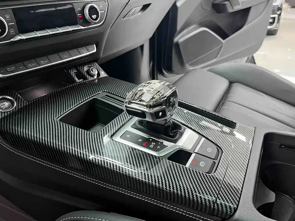 Audi Q5L 2023 — фото 16