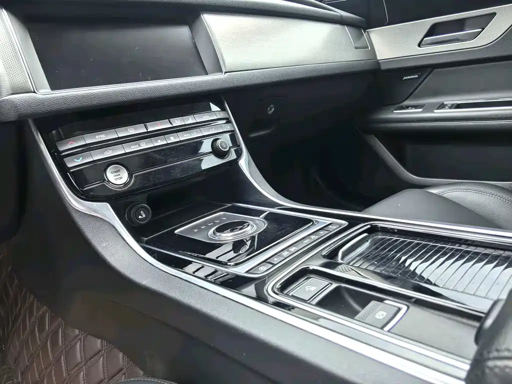 Jaguar XFL 2020
